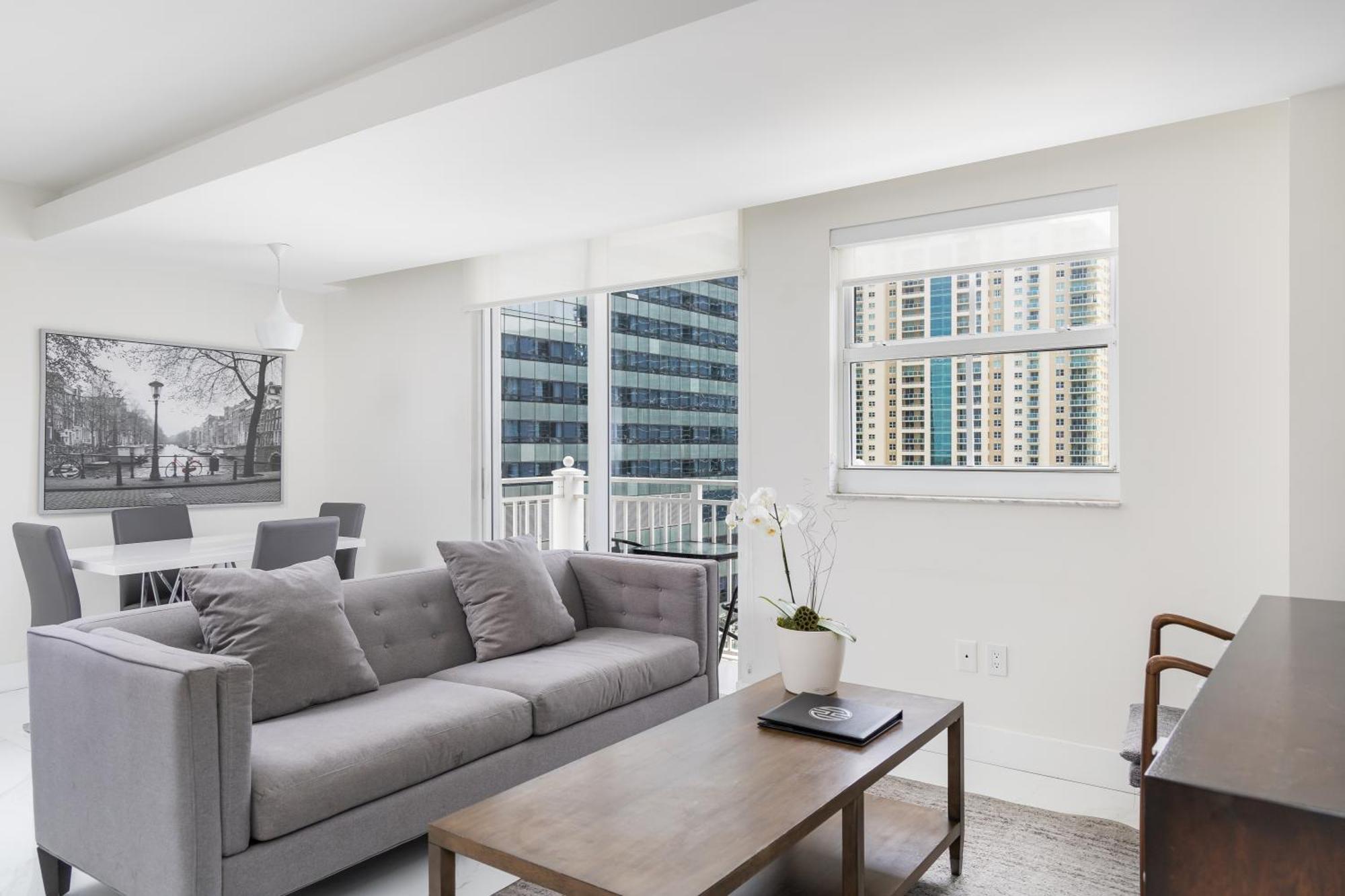 Luxury One Bedroom Suite with Balcony,1211663740:JPEG