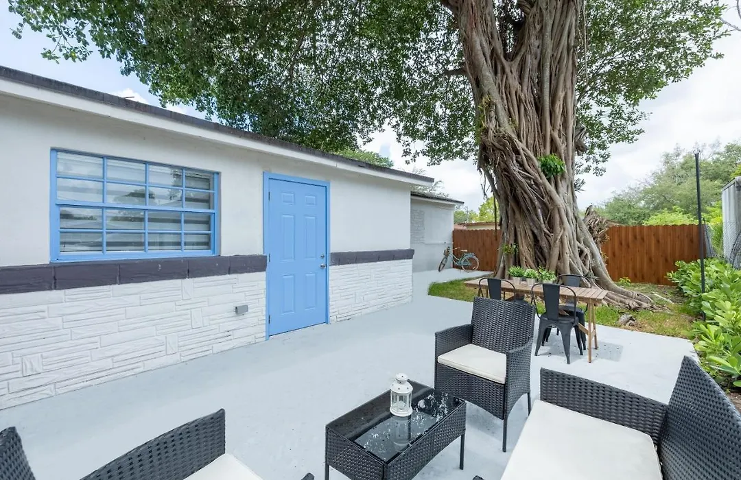 Blue Door - Miami Studio-1
