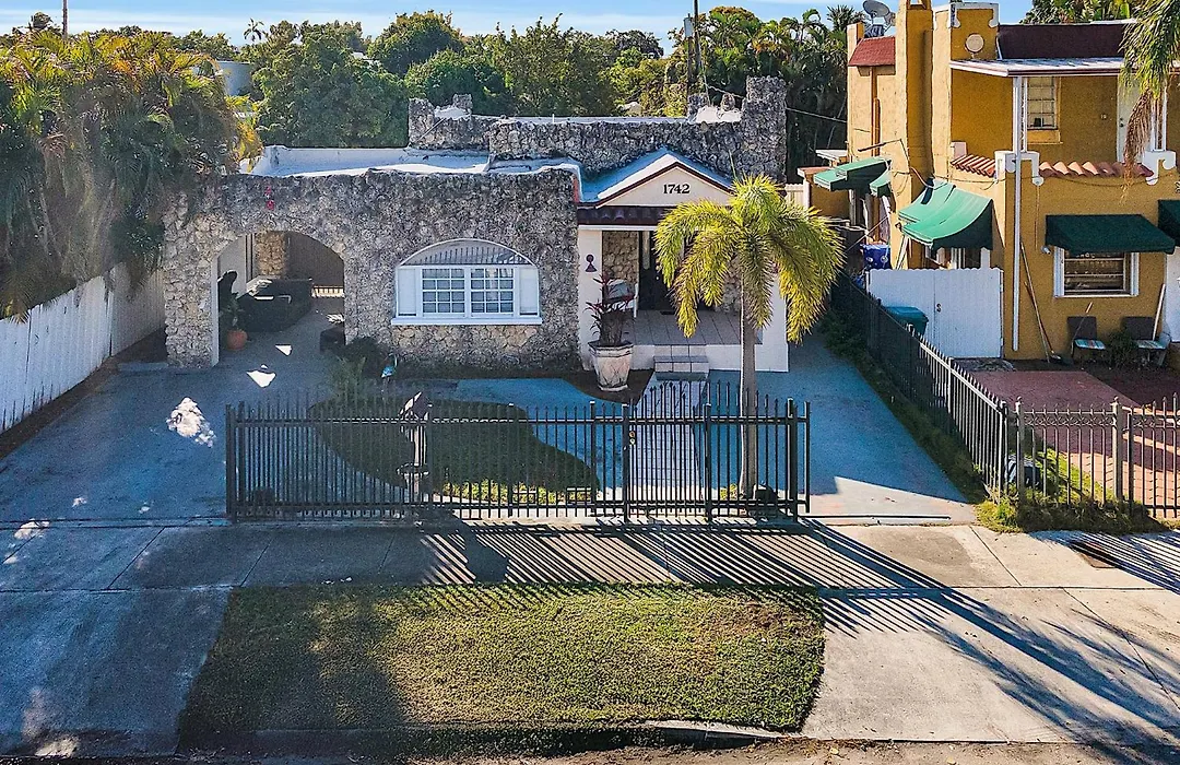 Boho Studio In Little Havana-1