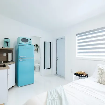 Blue Door - Miami Studio-2