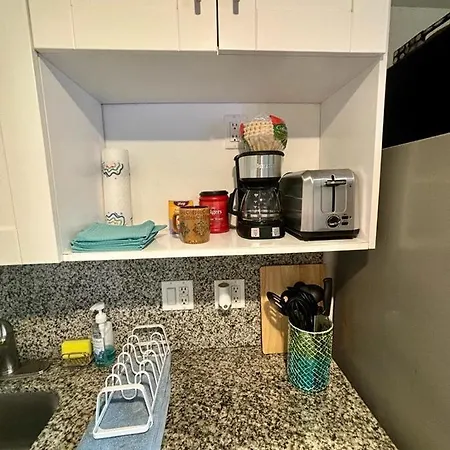Nice 2 Twin Bedroom - Best Central Location In Miami - Luggage Storage, Parking And Laundry For Free!!!!-3