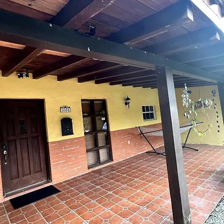 Adorable 2-Bedroom House With Free Parking-3