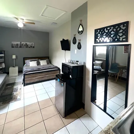 Lovely & Modern Room In Miami-3